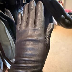 Elegant Black Leather Gloves